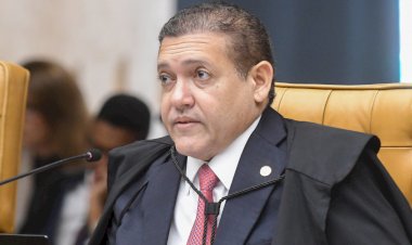 JUSTIÇA Plenário do TSE derruba decisão de Nunes Marques a favor de Flavio contra Lula