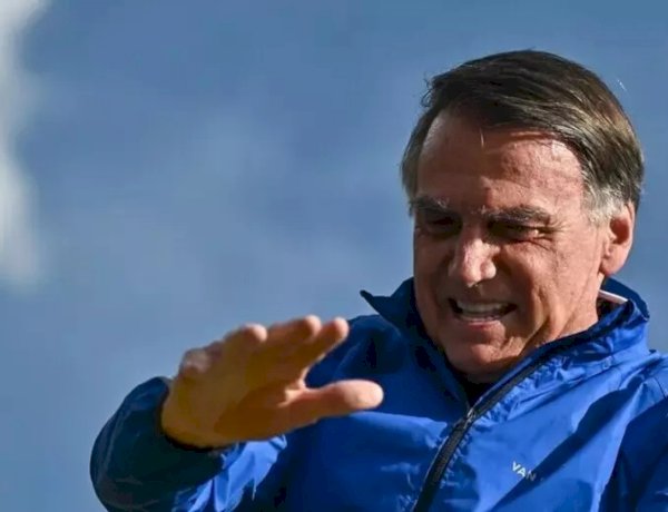 POLÍTICA Caso Master: conversas citam jantar de Vorcaro com Jair e Flávio Bolsonaro, diz revista