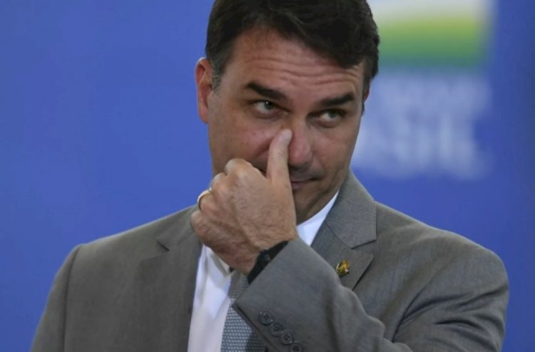 As três (des) graças de Flávio Bolsonaro