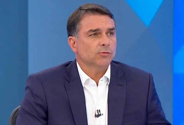 E o Lula? Flávio Bolsonaro cita presidente 17 vezes no Jornal Nacional para fugir de perguntas